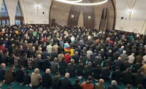 Cuma namazının sünnet ve farzları, öğle namazının sünnet ve farzlarıyla