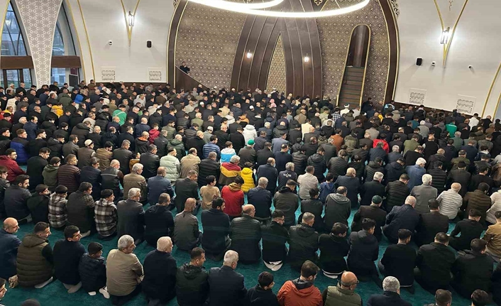 Cuma namazının sünnet ve farzları, öğle namazının sünnet ve farzlarıyla
