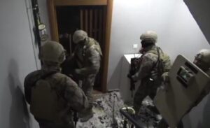 Van Emniyet Müdürlüğü, nitelikli yağma suçuna karışan şahıslara yönelik 22