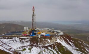 Muradiye ilçesine yaklaşık 25 kilometre uzaklıkta, 2 bin 300 rakımda