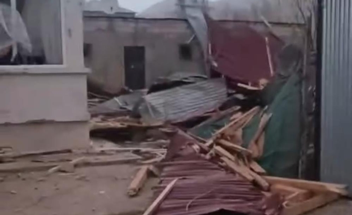 İpekyolu ilçesine bağlı Bostaniçi Mahallesi’nde öğle saatlerinde aniden bastıran şiddetli