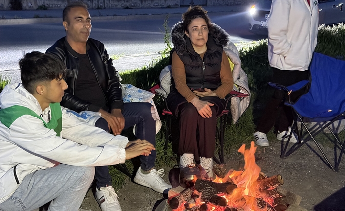 Marmara Denizi Silivri açıklarında öğlen saatlerinde meydana gelen 6.2 büyüklüğündeki