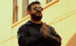 Asıl adı Talip Gören olan ve sahne adıyla Velet olarak