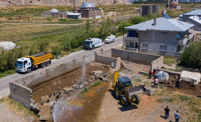 Van’da 2020 yılında dönemin Van Valisi ve Büyükşehir Belediyesi Başkan