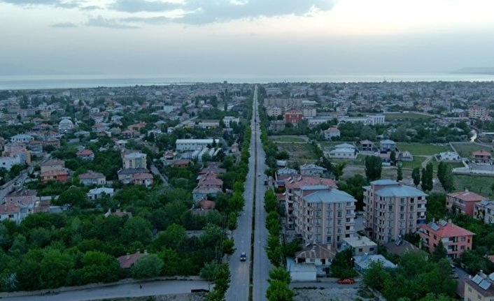 Van şehir merkezini Van Gölü’ne bağlayan ve Türkiye’nin en uzun