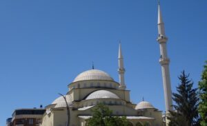 Cuma günü, İslam alemi için haftanın en mübarek günü olarak