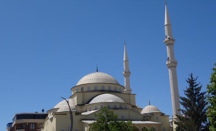 Cuma günü, İslam alemi için haftanın en mübarek günü olarak