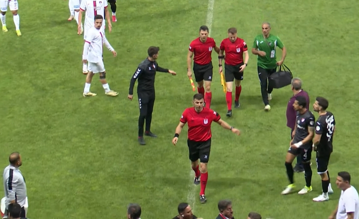 Elazığ’da bu gece oynanan Elazığspor ile Vanspor arasındaki maçta futbol