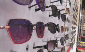 Yaz aylarının gelmesiyle birlikte güneş gözlüğü kullanımında artış yaşanırken, uzmanlar