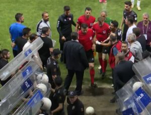 Elazığspor ve Vanspor maçında büyük olaylar! Yaşananlar sonrasında maç durdu