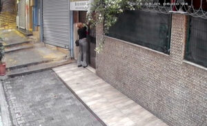 Adana Seyhan Kuruköprü Mahallesi’nde eski çalışan G.A., çalıştığı kafeye gizlice