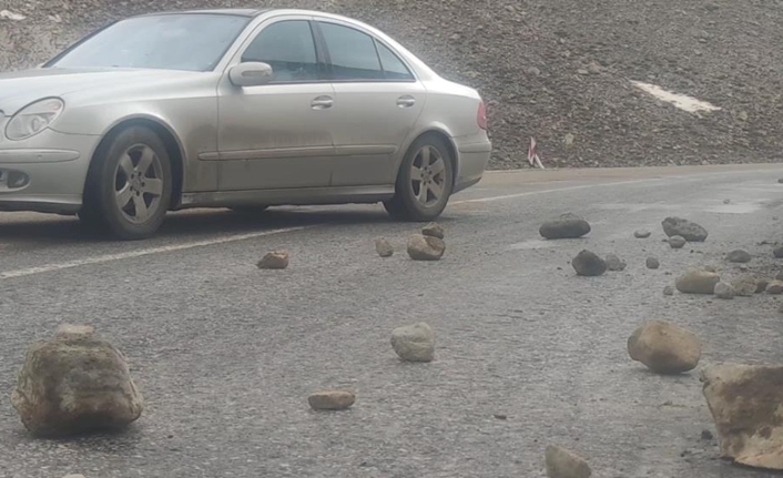 Van-Bahçesaray arasındaki kara yolu üzerinde bulunan 3 bin rakımlı Karabet