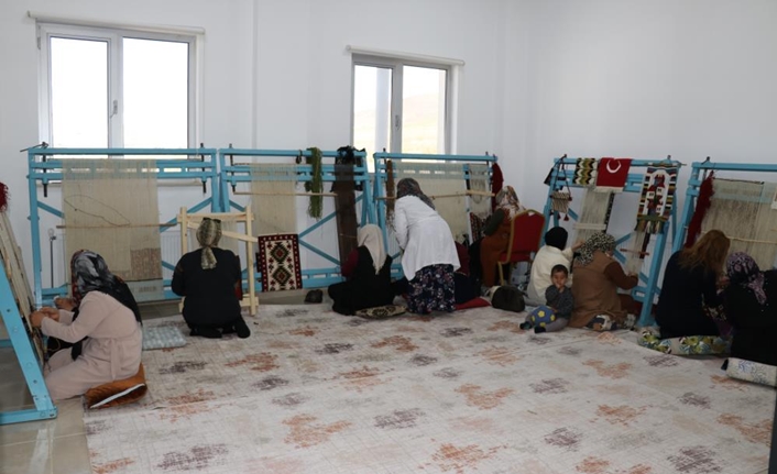 Van’da halk eğitim merkezleri bünyesinde açılan kilim atölyeleri, unutulmaya yüz