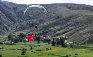 Bitlis Yamaç Paraşütü Kulübü ile Erzincan Yamaç Paraşütü Kulübü iş