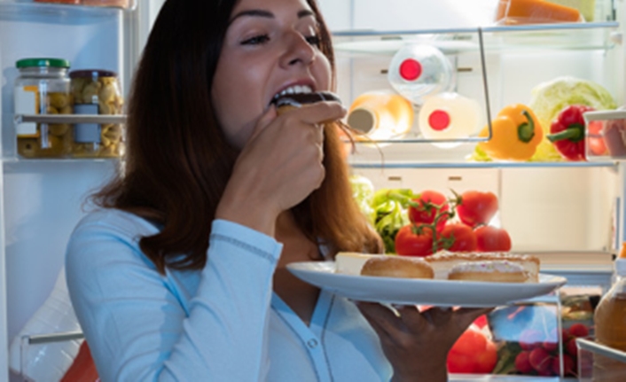 Gece uykusundan açlık hissiyle uyanmak sadece psikolojik değil, gizli bir