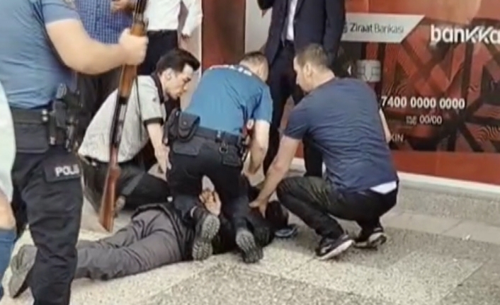 Eskişehir’de bir banka şubesinde dehşet dolu anlar yaşandı. Kredi başvurusu