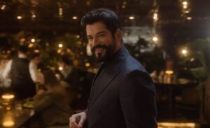 2017 yılında oyuncu Fahriye Evcen ile evlenen ve iki çocuk