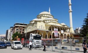 İpekyolu ilçesinde bulunan ve hem ibadet hem sosyal yaşam açısından