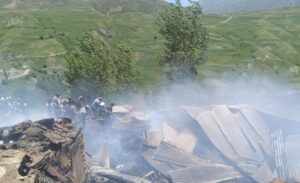 Bahçesaray ilçesinde meydana gelen yangın, büyük bir acıya neden oldu.