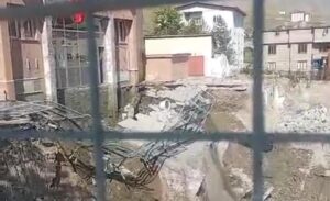 Hakkari’de inşası süren yeni adliye binasının temel kazısı, hemen yanındaki