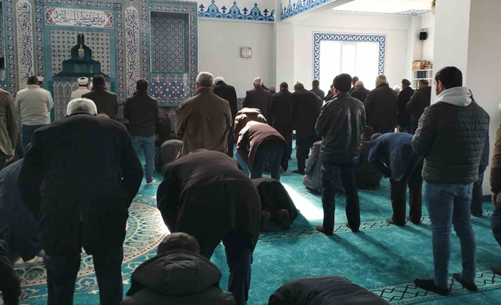 Cuma namazı, Müslümanlar için haftalık toplu ibadetlerin en önemlilerinden biridir.