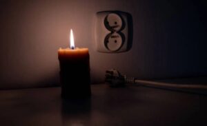 Van’da son günlerde sıkça yaşanan elektrik kesintileri, vatandaşların tepkisini çekmeye