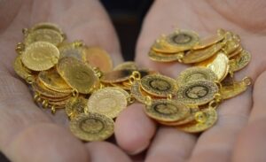 Kurban Bayramı öncesinde altın piyasasında hareketlilik dikkat çekerken, yatırımcılar bir