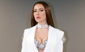 Ünlü şarkıcı Hadise, sosyal medya hesabından yaptığı açıklamayla hayranlarını endişelendirdi.