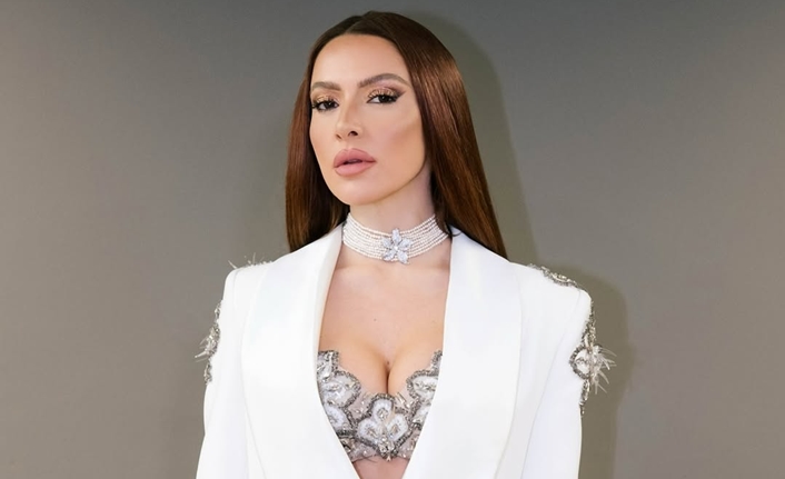 Hadise hayranlarını korkuttu! Hastanelik oldu Ünlü şarkıcı Hadise, sosyal medya hesabından yaptığı açıklamayla hayranlarını endişelendirdi.