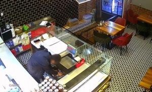 Van’da 21 Haziran 2025 saat 21.45 sıralarında, Cumhuriyet Caddesi üzerinde