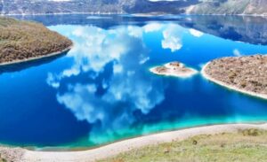 Tatvan ilçesi sınırlarında yer alan ve Türkiye’nin en büyük, dünyanın