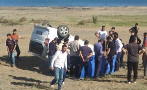 Tatvan ilçesi Sarıkum köyü çıkışında 42 AFC 596 plakalı otomobil,