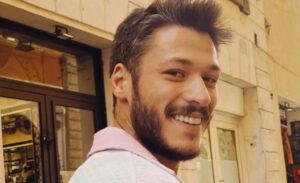 Oyunculuğuyla olduğu kadar özel hayatıyla da gündemden düşmeyen başarılı isim