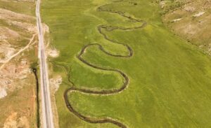 Tatvan ve Hizan ilçeleri arasında yer alan Güzeldere Menderesleri, yeşilin