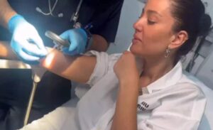 Ünlü oyuncu Pelin Akil, Harbiye Açıkhava Sahnesi’nde gerçekleşen Berkay Şahin