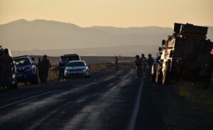 Siverek ilçesinde, akrabalar arasında yaşanan arazi anlaşmazlığı silahlı saldırıya dönüştü.