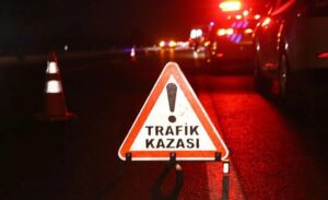 Yüksekova ilçesine bağlı Sanayi yolunda meydana gelen trafik kazasında, otomobil