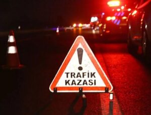 Hakkari’de korkutan kaza! Otomobil ile kamyon çarpıştı, çok sayıda yaralı var
