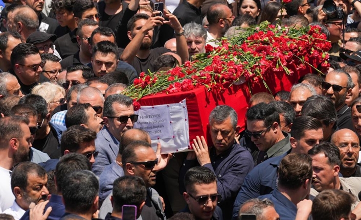 Manisa Büyükşehir Belediye Başkanı Ferdi Zeyrek, binlerce Manisalının gözyaşları ve