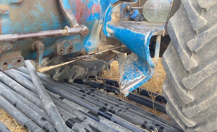 Adilcevaz ilçesinde babasıyla tarlaya giden 12 yaşındaki Ünal Erçetin, traktörden