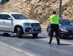 Dilan Çıtak trafikte terör estirdi! Polis ateş açarak durdurdu, skandala tepki yağıyor