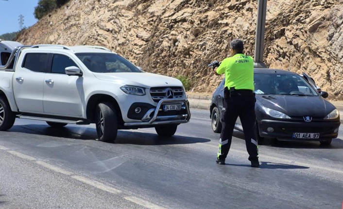 İbrahim Tatlıses’in kızı Dilan Çıtak, Bodrum’da emniyet şeridinde ilerlerken polis