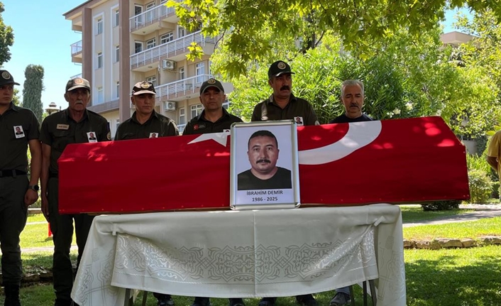 Ödemiş ilçesinde çıkan orman yangınına müdahale ederken şehit düşen dozer