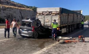 Tarsus ilçesinde hafif ticari araç ile tırın çarpışması sonucu 5