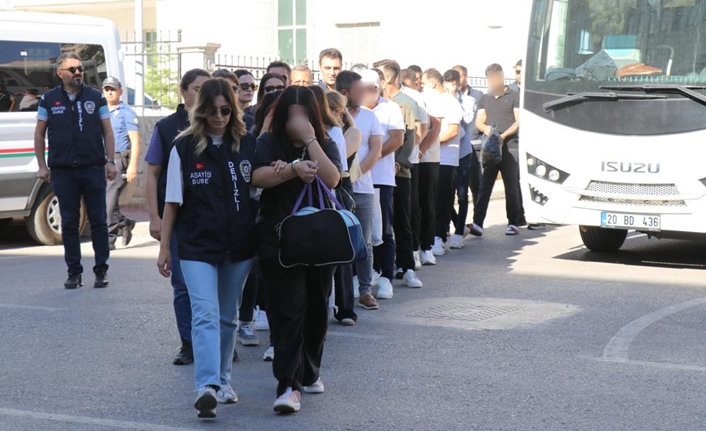 Denizli merkezli 6 ilde eş zamanlı düzenlenen operasyonla, sahte eskort