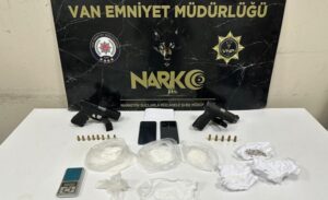 Van İl Emniyet Müdürlüğü ekipleri, “torbacı” olarak bilinen sokak satıcılarına