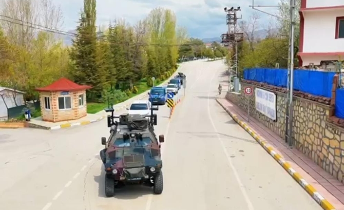 Başkale ilçesinde gerçekleştirilen operasyonda İran’dan katırla yurda sokulmak istenen 97