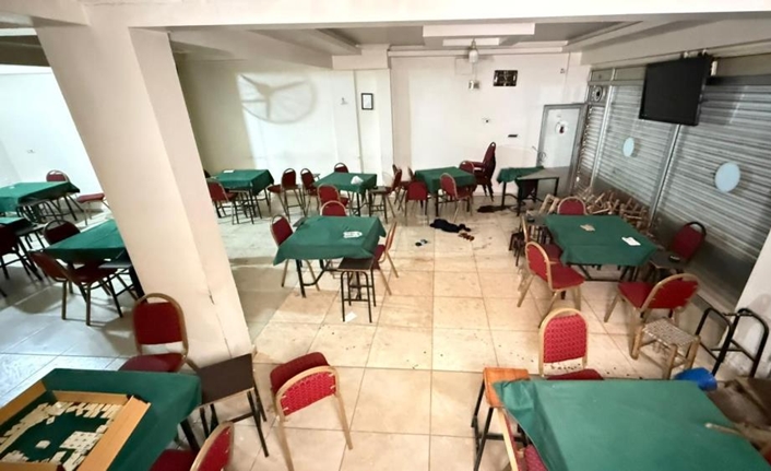 Bağlar ilçesinde kahvehanede çıkan silahlı kavgada 12 kişi yaralandı. Kurşunların