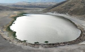 Ahlat, Güroymak ve Tatvan ilçeleri sınırlarında yer alan Nemrut Kalderası,