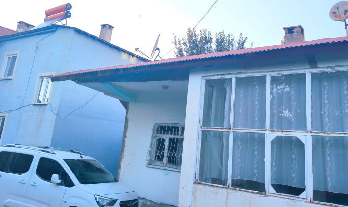 Van’da sayaç skandalı! Elektrik direklerine taşınan sayaçlar tepki çekti